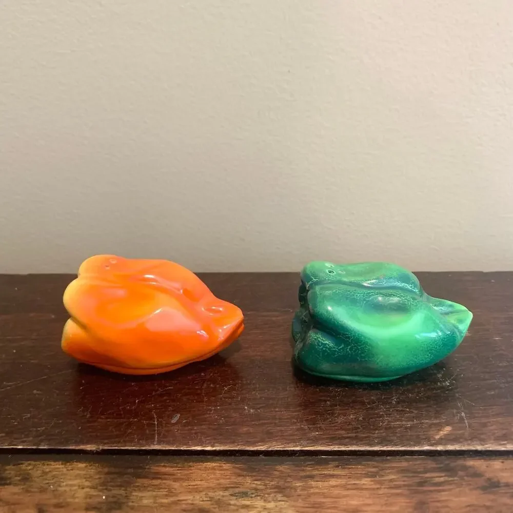 Vintage green & orange Habanero pepper porcelain‎ salt & pepper Shakers
